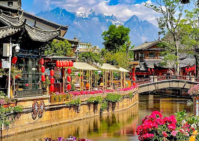 Ancient Lijiang town, Naxi dwellings under Jade Dragon Snow Mountain