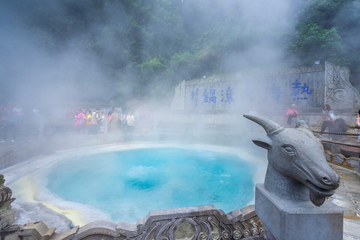 Tengchong volcanic hot spring healing and serene spa experience